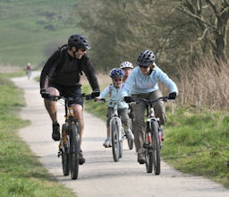 Family cycling tour